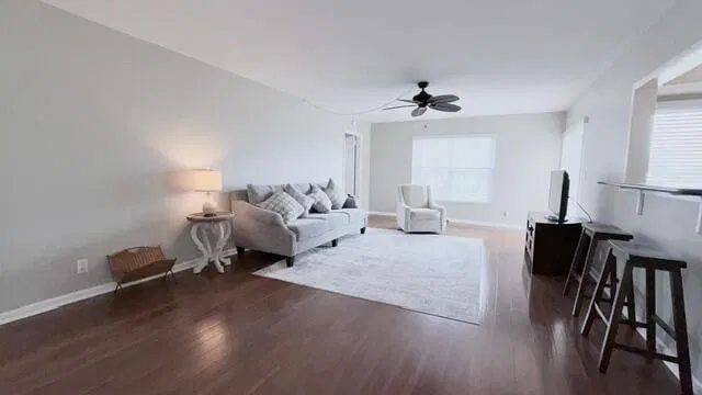 Unit 243 photo 3