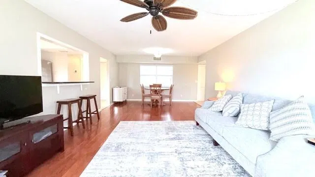 Unit 243 photo 7