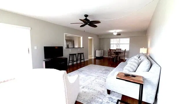 Unit 243 photo 8