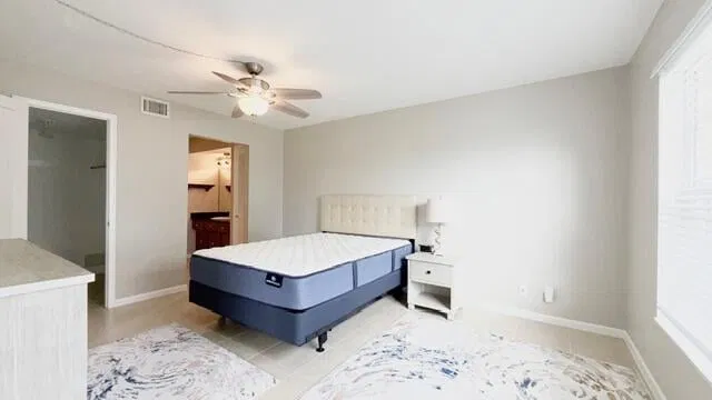 Unit 243 photo 9