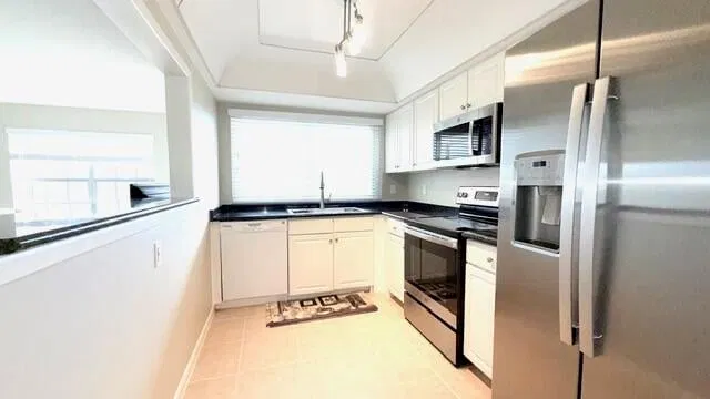 Unit 243 photo 18