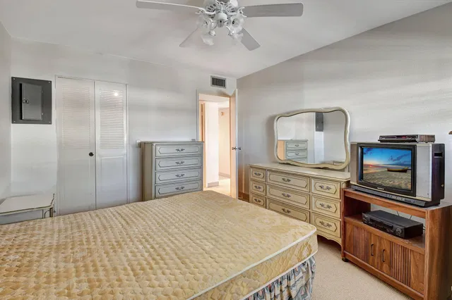 Residence photo 22