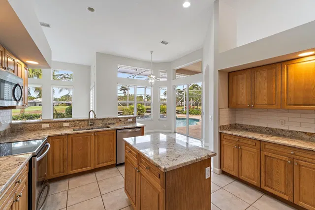 Monarch Country Club Residence photo 5