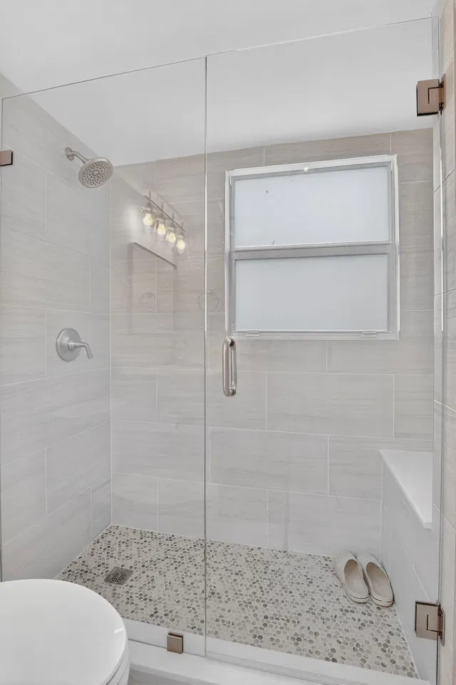 Unit 1090 photo 25