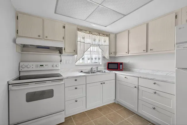 Unit C photo 14