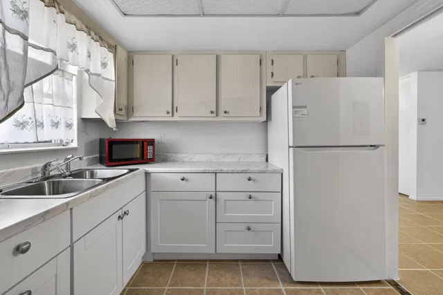 Unit C photo 15