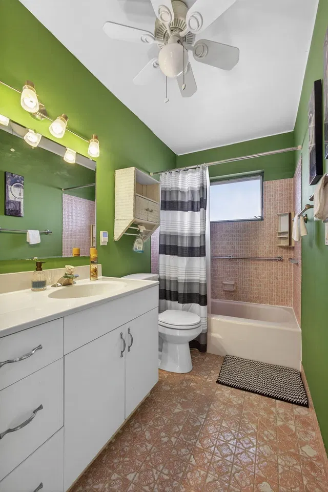 Unit C photo 23