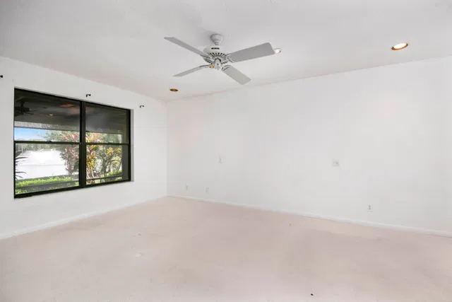 Eastpointe Country Club Residence photo 9