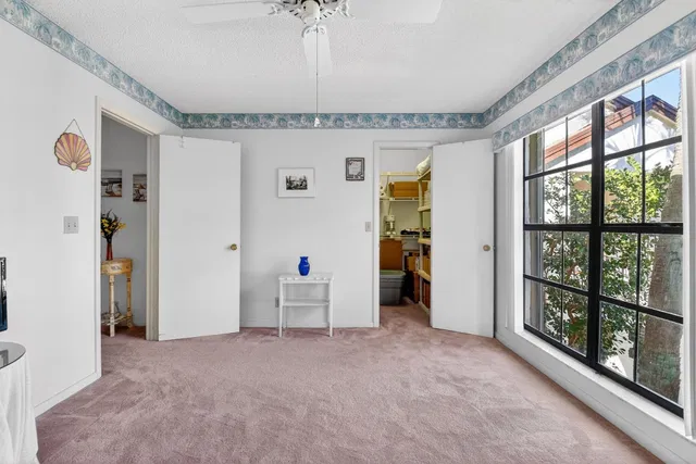 Residence photo 36