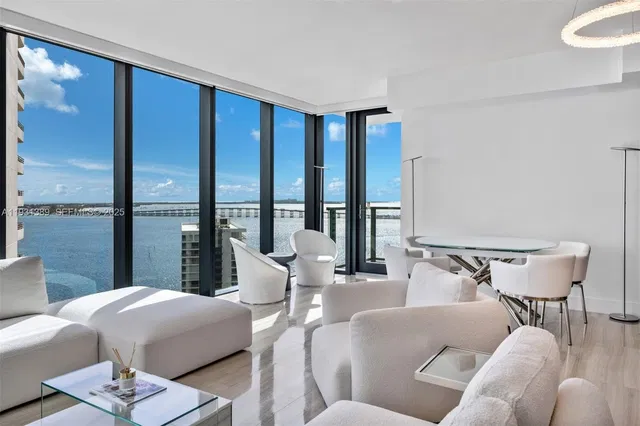 Echo Brickell 1803