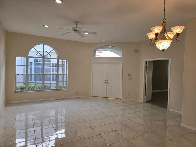 Residence photo 8