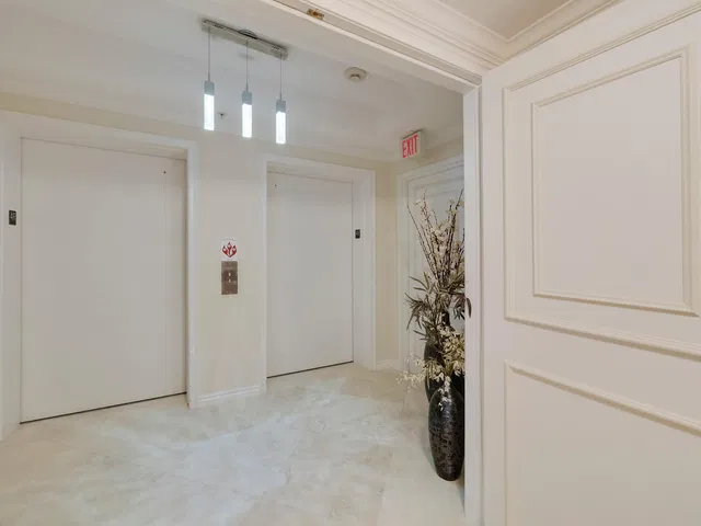 Unit 401 photo 8