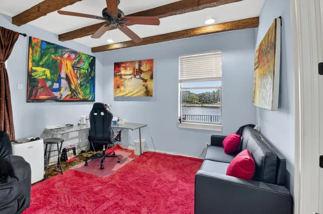 Residence photo 26