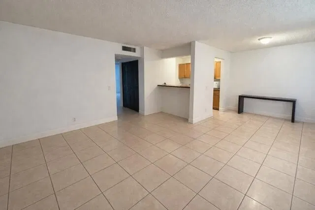 Residence photo 3
