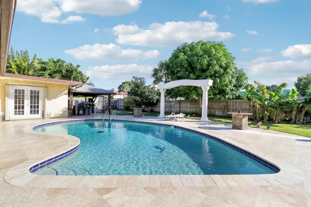 Residence photo 2