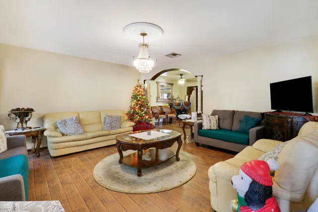 Residence photo 8
