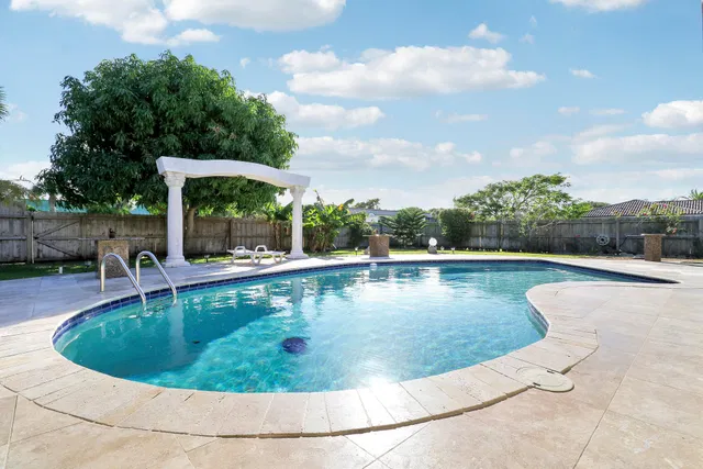 Residence photo 17