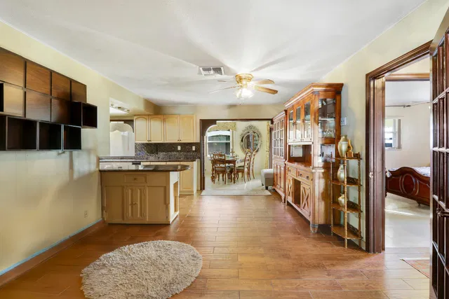 Residence photo 32