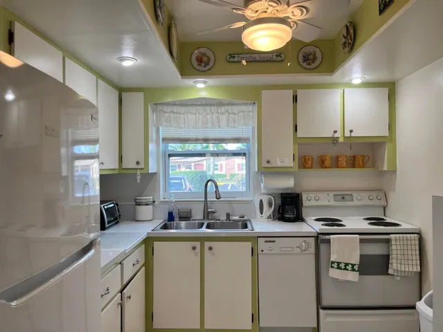 Unit F photo 2
