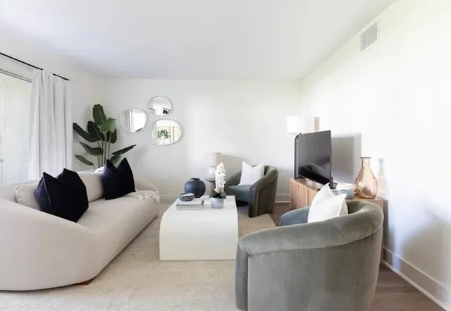 Residence photo 3