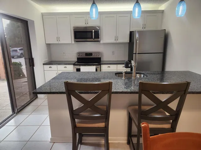 Residence photo 3