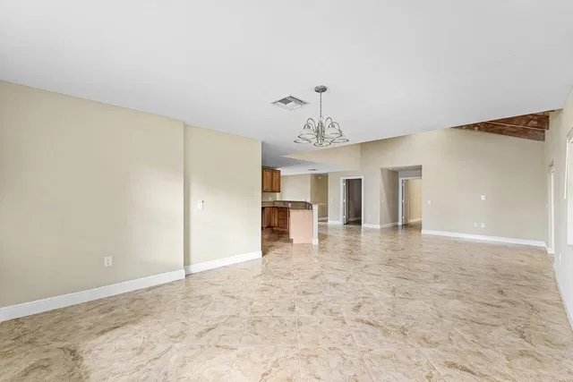 Residence photo 12