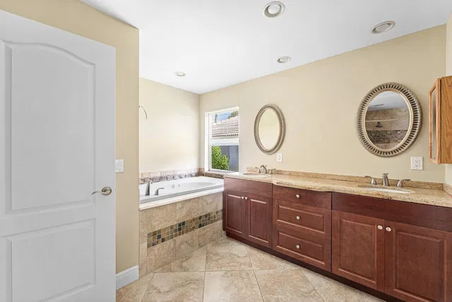 Residence photo 28