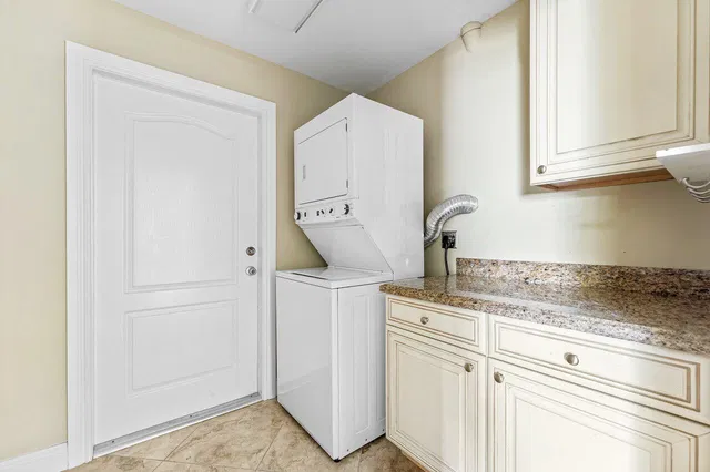 Residence photo 37