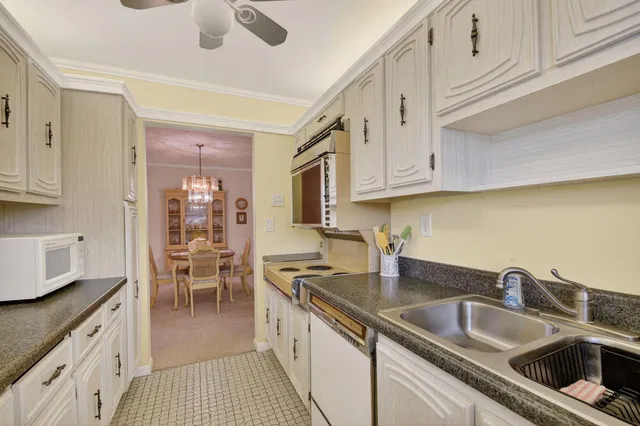 Unit C photo 19