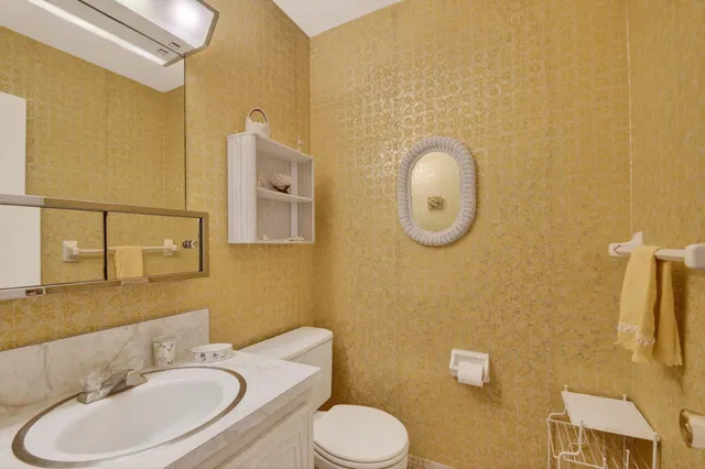 Unit C photo 20