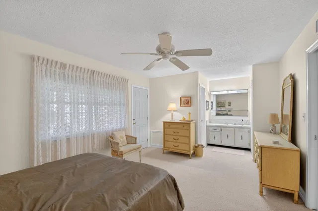 Unit C photo 23