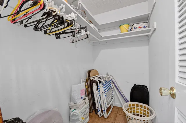 Unit C photo 29