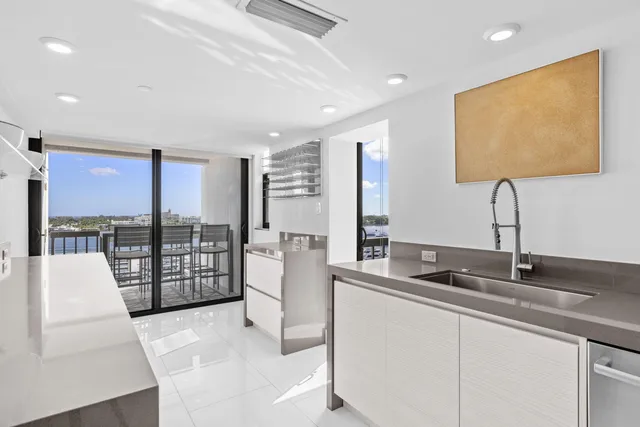 Waterview Towers Unit 1206 photo 3