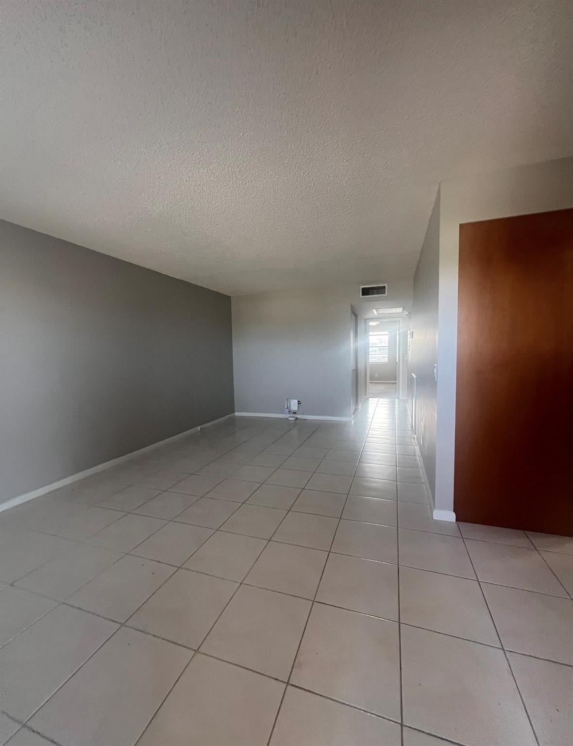 Unit 3050 photo 17