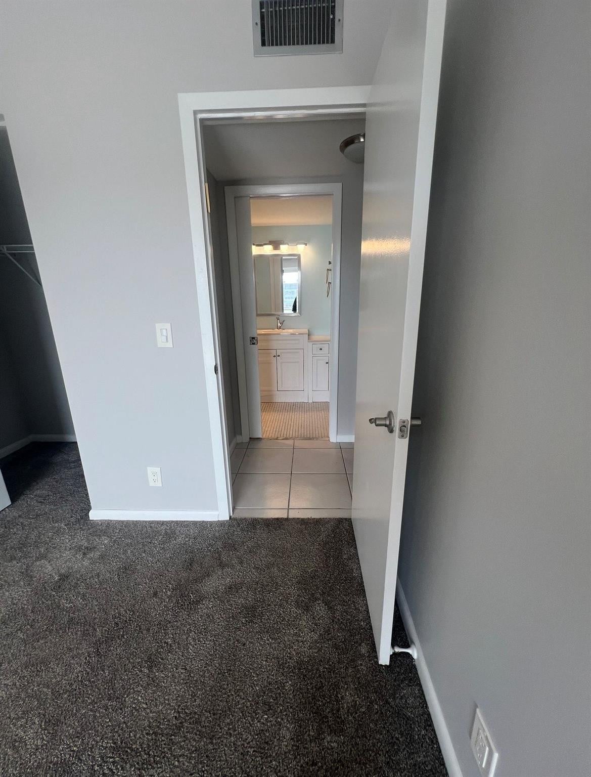 Unit 3050 photo 18