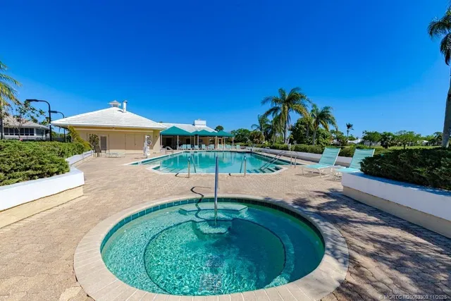 Monarch Country Club Residence photo 29
