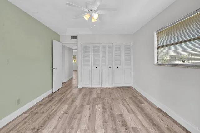Unit H photo 22