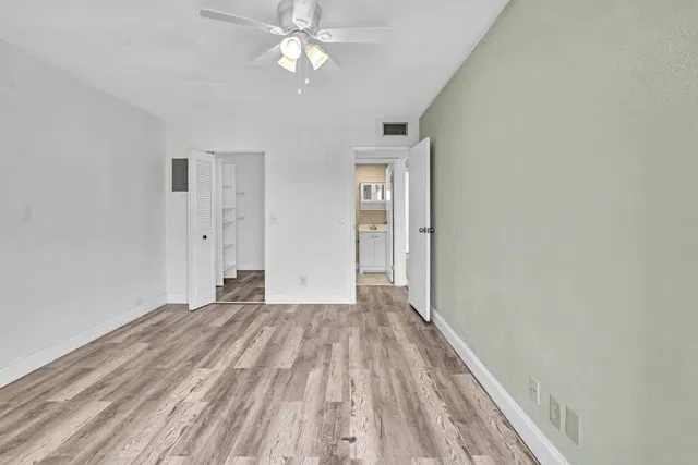 Unit H photo 27