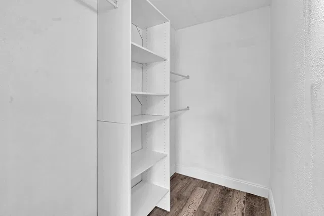 Unit H photo 28