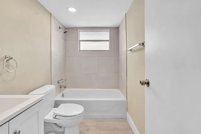 Unit H photo 30