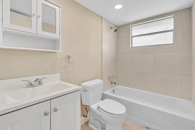 Unit H photo 31