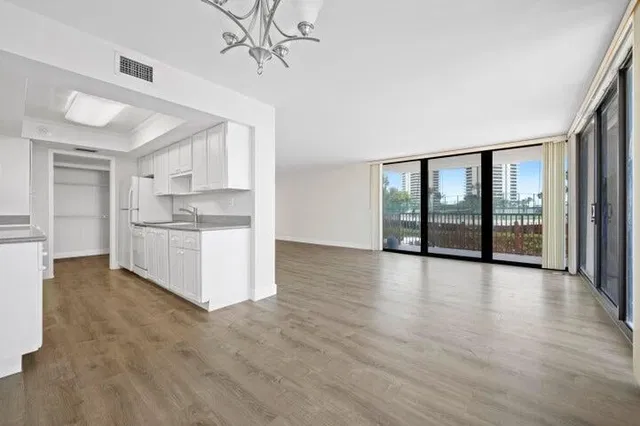 Singer Island Unit B1a photo 12