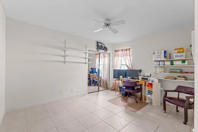 Residence photo 18