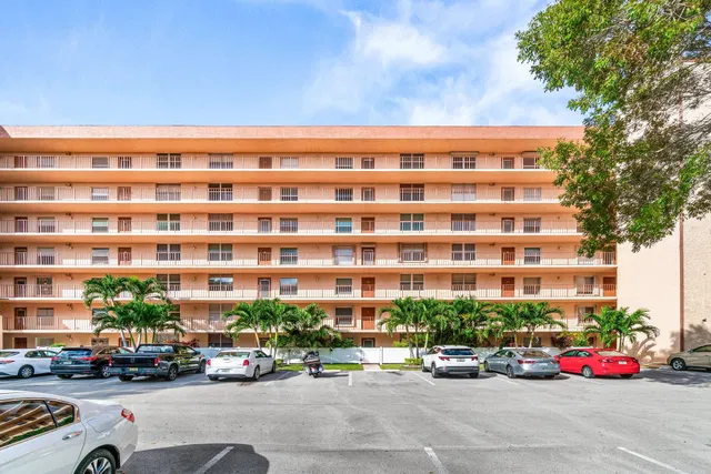 Unit 608 photo 2