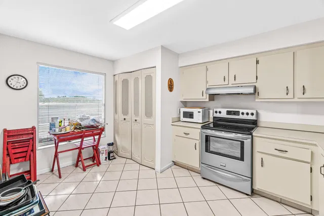 Unit 608 photo 5