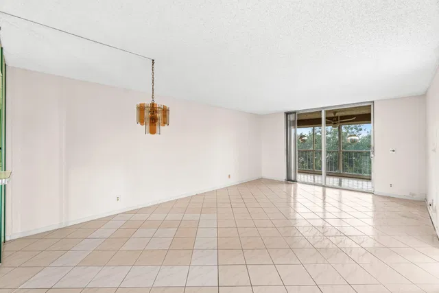 Unit 608 photo 6