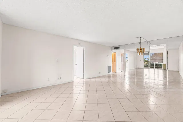 Unit 608 photo 9