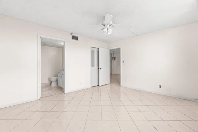 Unit 608 photo 11