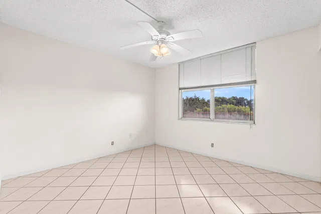 Unit 608 photo 14
