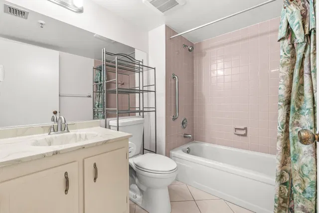 Unit 608 photo 16